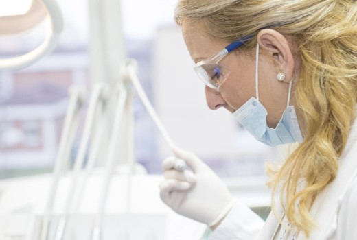 Como escolher os melhores materiais odontológicos para tratamento de clareamento dental